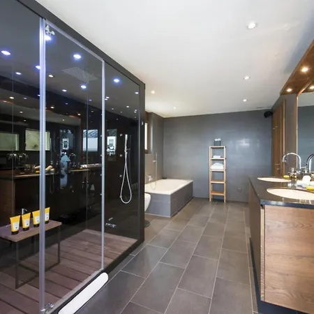 シャレー Hauss Leyron Elegant Alpine Retreat With Unforgettable Views ツェルマット